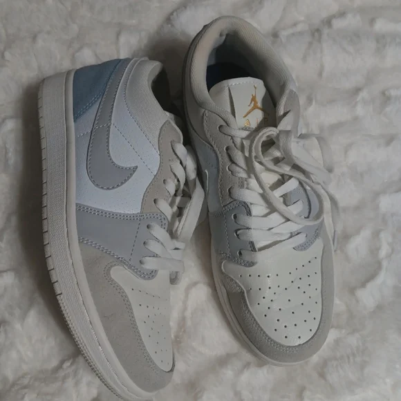 Nike Air Jordan 1 One Paris Low - Picture 2 of 6